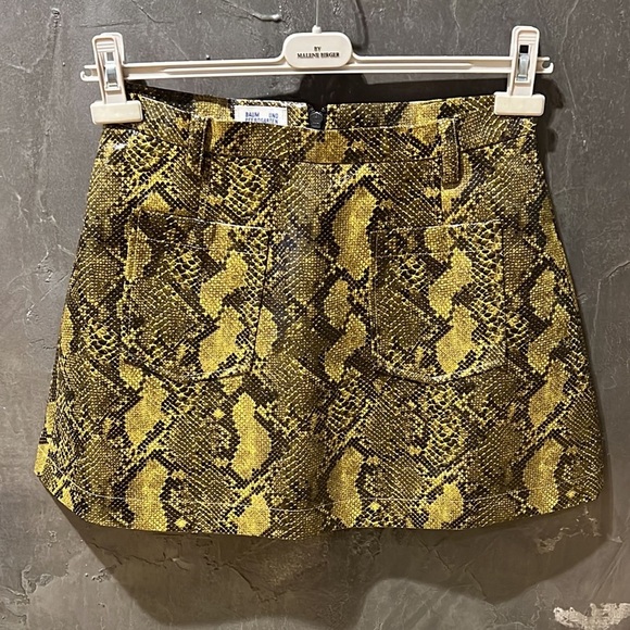 BAUM UND PFERDGARTEN Snake Print Mini Skirt - Picture 2 of 9